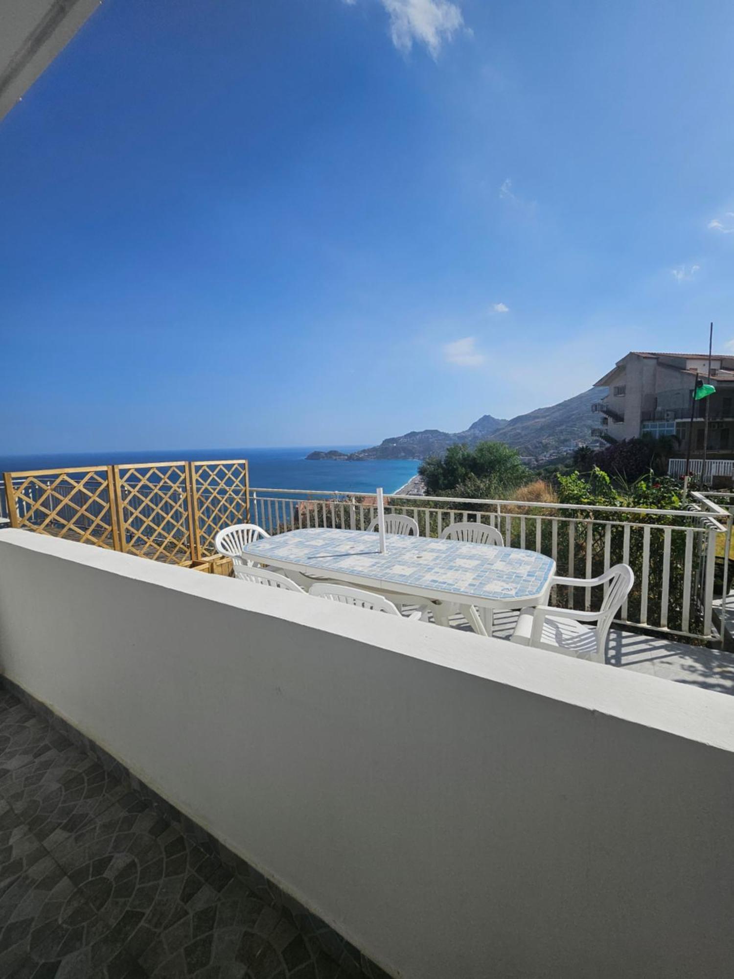 Casa Vacanze Donna Yuliya Daire Letojanni Dış mekan fotoğraf